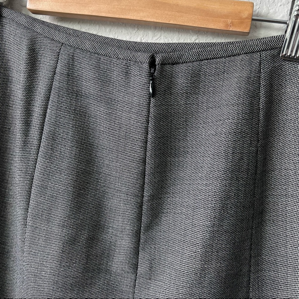 Tahari ASL | Gray Skirt Suit Size 6 - Picture 12 of 13